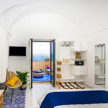 Elegant With Sea View Balcony In Bed & Breakfast 4*