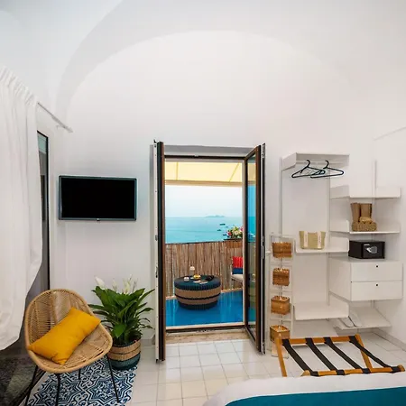 Elegant With Sea View Balcony In 4*