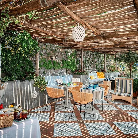 Elegant With Sea View Balcony In Bed & Breakfast Positano