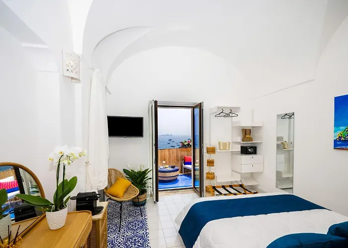 Elegant With Sea View Balcony In Positano