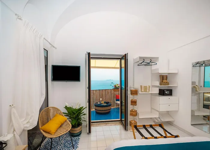 Elegant With Sea View Balcony In 4*